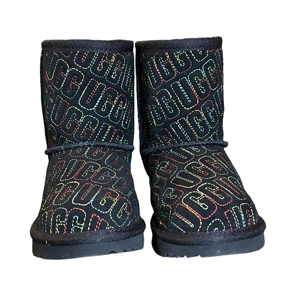UGG Kids' Classic II Graphic Stitch suede boot in black Size 9 toddler new
